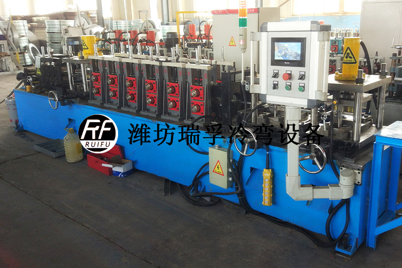 雞舍型材設(shè)備 (1).jpg