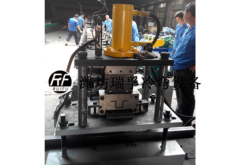 汽車型材設(shè)備 (4).jpg