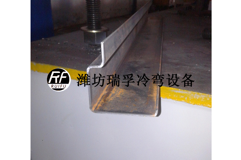 汽車型材設(shè)備 (1).jpg