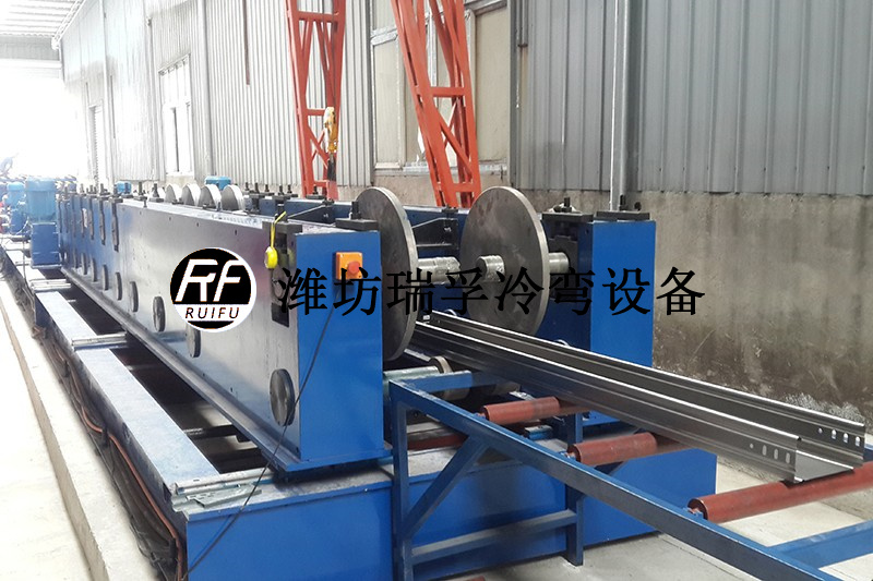 8 電纜橋架設(shè)備—圓弧邊.jpg