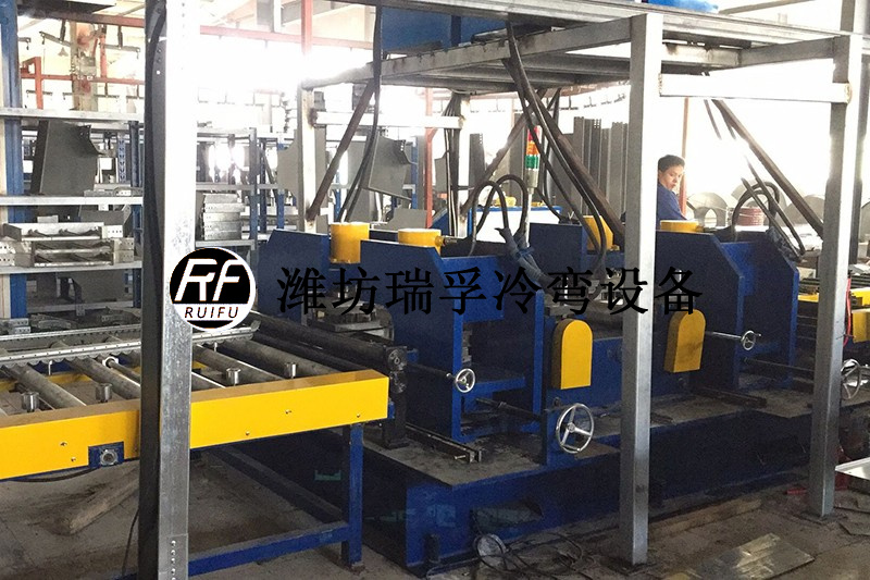 冷彎成形過程參數(shù)化仿 真