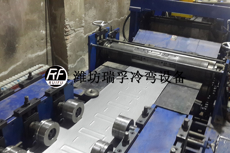 11 電纜橋架設(shè)備-輥壓環(huán)形筋.JPG