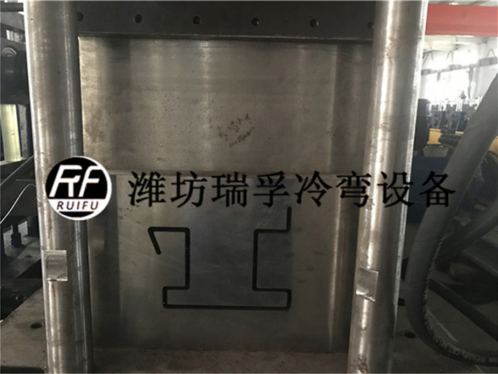 集裝箱立柱成型設(shè)備，圖片放了后面.jpg