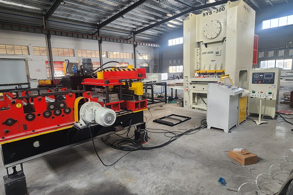 高強節(jié)能模壓電纜橋架設備