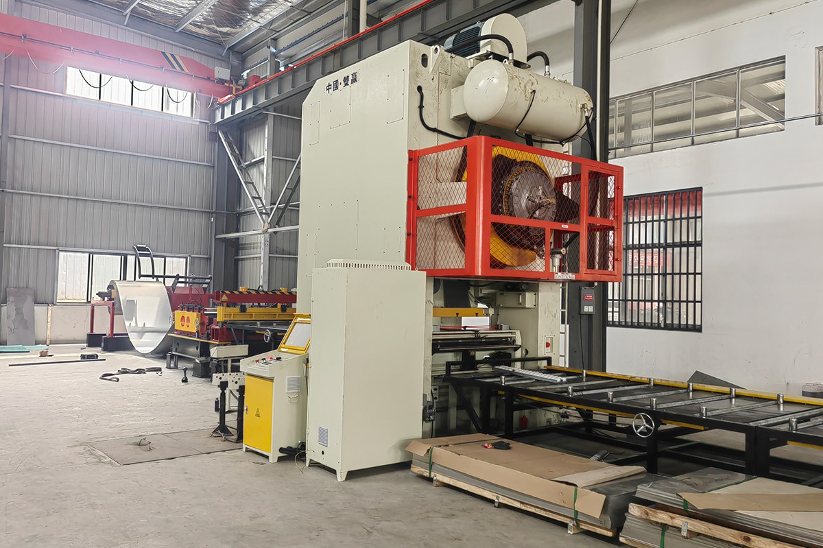 高強節(jié)能模壓電纜橋架設備