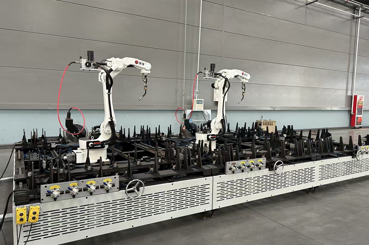 梯式橋架焊接機器人設備